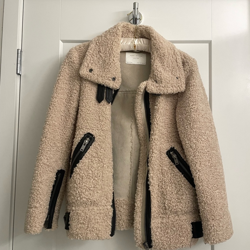 Zara cream teddy shearling coat with black accents Size S